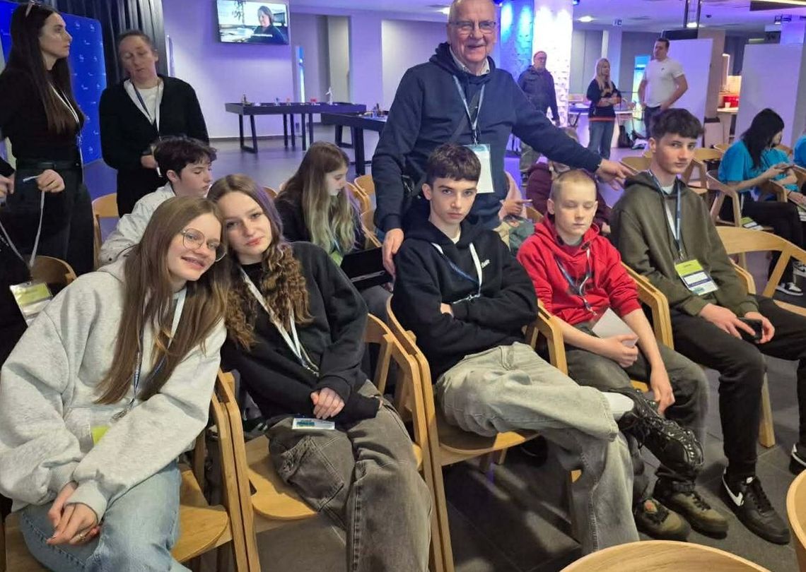 Ogólnopolski sukces naszych uczniów. Zbudowali inteligentne oświetlenie i zaprogramowali zwycięskiego robota