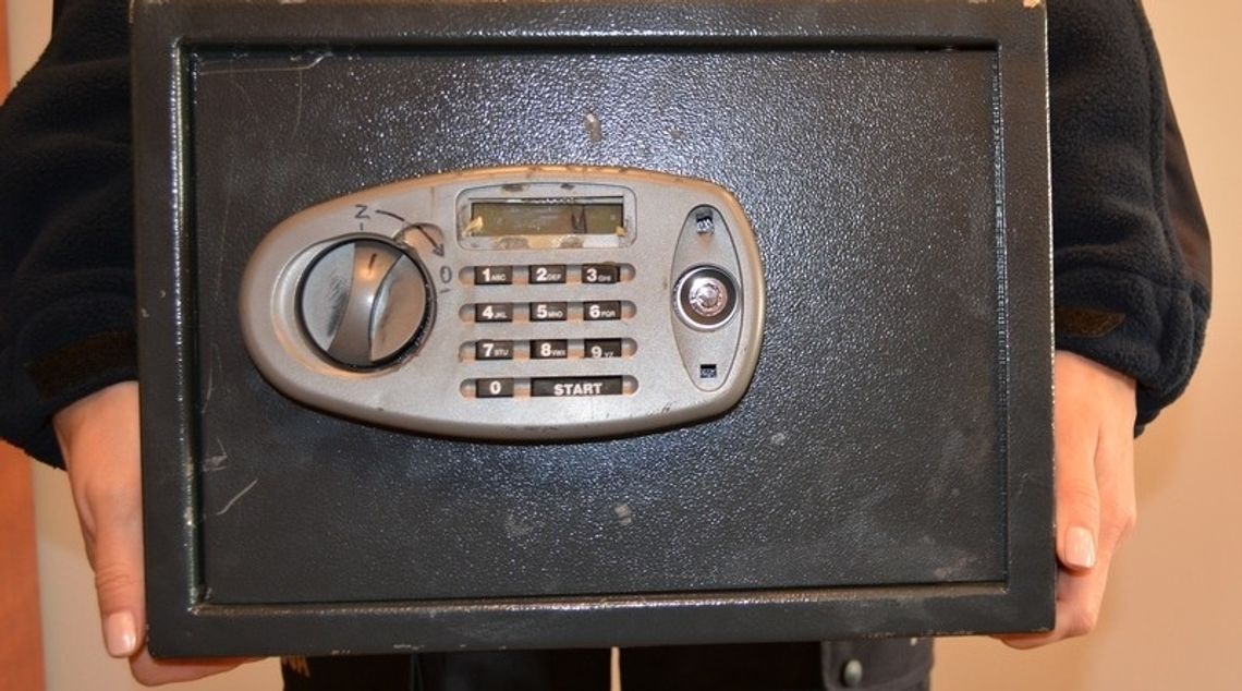Okradli sejf z pieniędzmi i kosztownościami Okradli sejf z pieniędzmi i kosztownościami