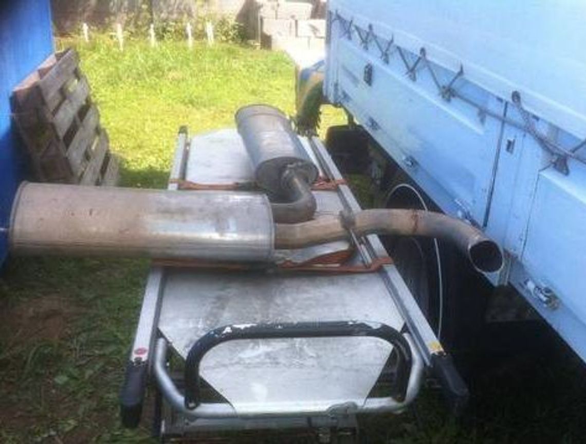 Okradziono parkująca ciężarówkę Okradziono parkująca ciężarówkę