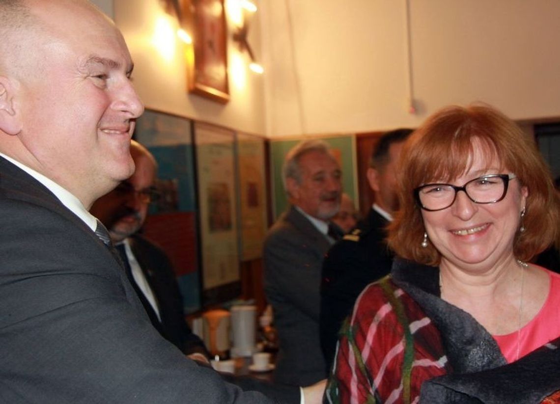 Określ o czym mają mówić burmistrz i przewodnicząca Określ o czym mają mówić burmistrz i przewodnicząca