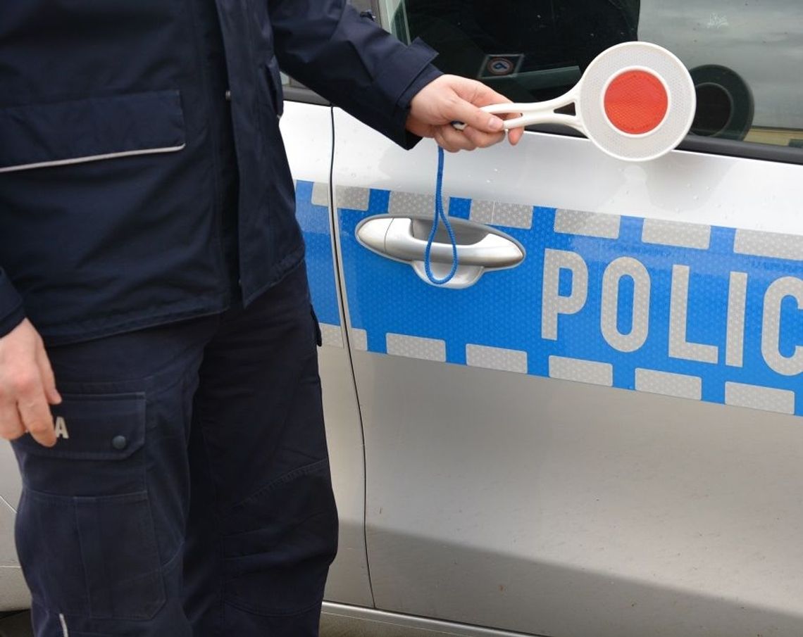 Opel wpadł do rowu Opel wpadł do rowu