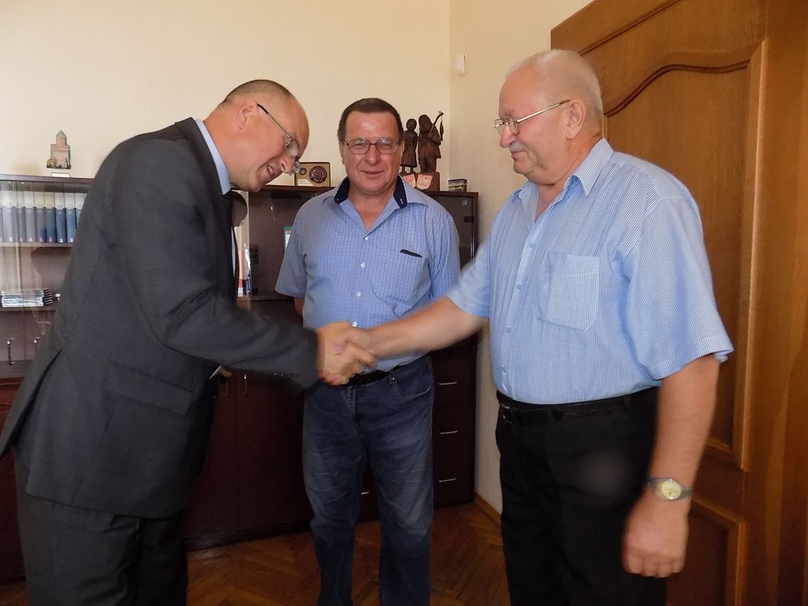 Orkiestra Dęta ZEDO z prezentem na jubileusz Orkiestra Dęta ZEDO z prezentem na jubileusz