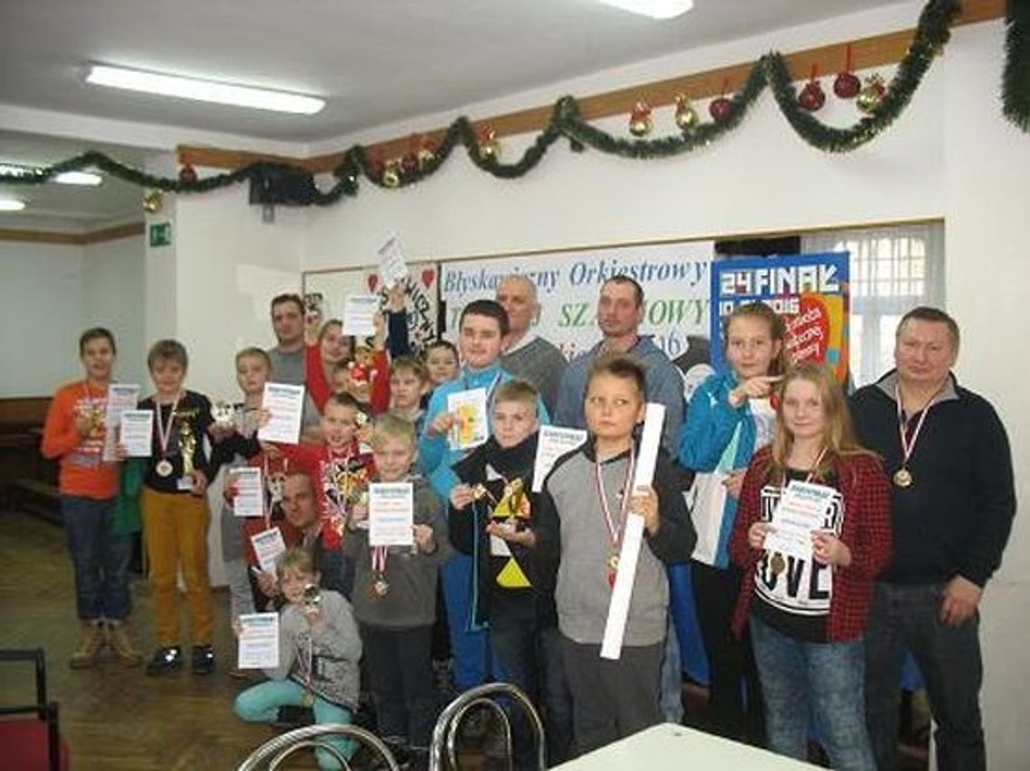 Orkiestra zagrała na szachownicy