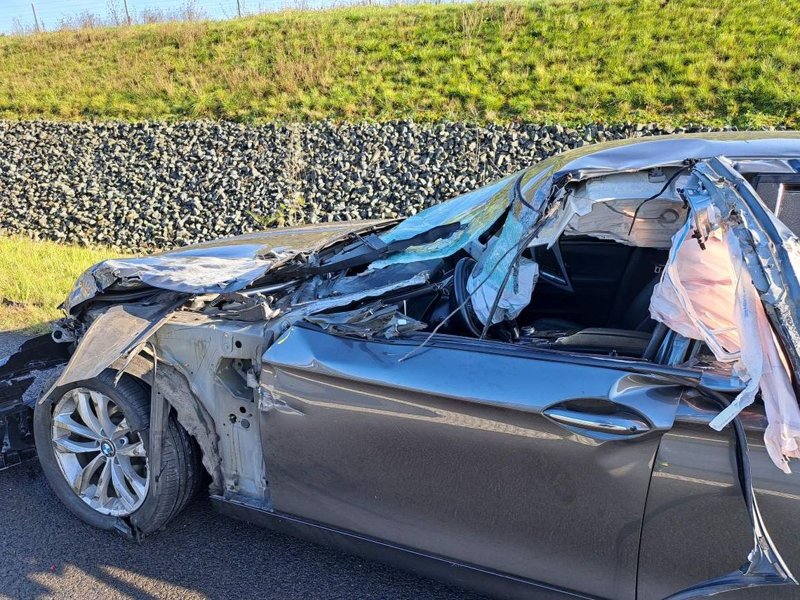 Osobówka zderzyła się z ciężarówką [ZDJĘCIA]