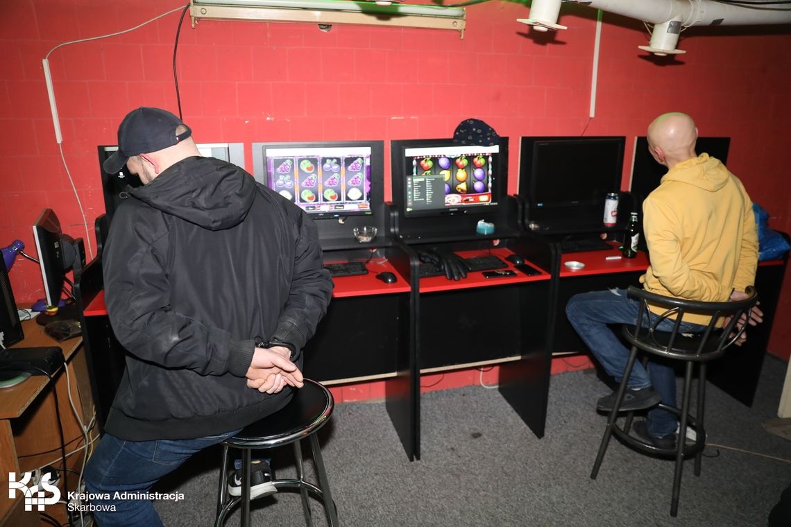 Osoby poszukiwane znalazły się w... nielegalnym salonie gier Osoby poszukiwane znalazły się w... nielegalnym salonie gier