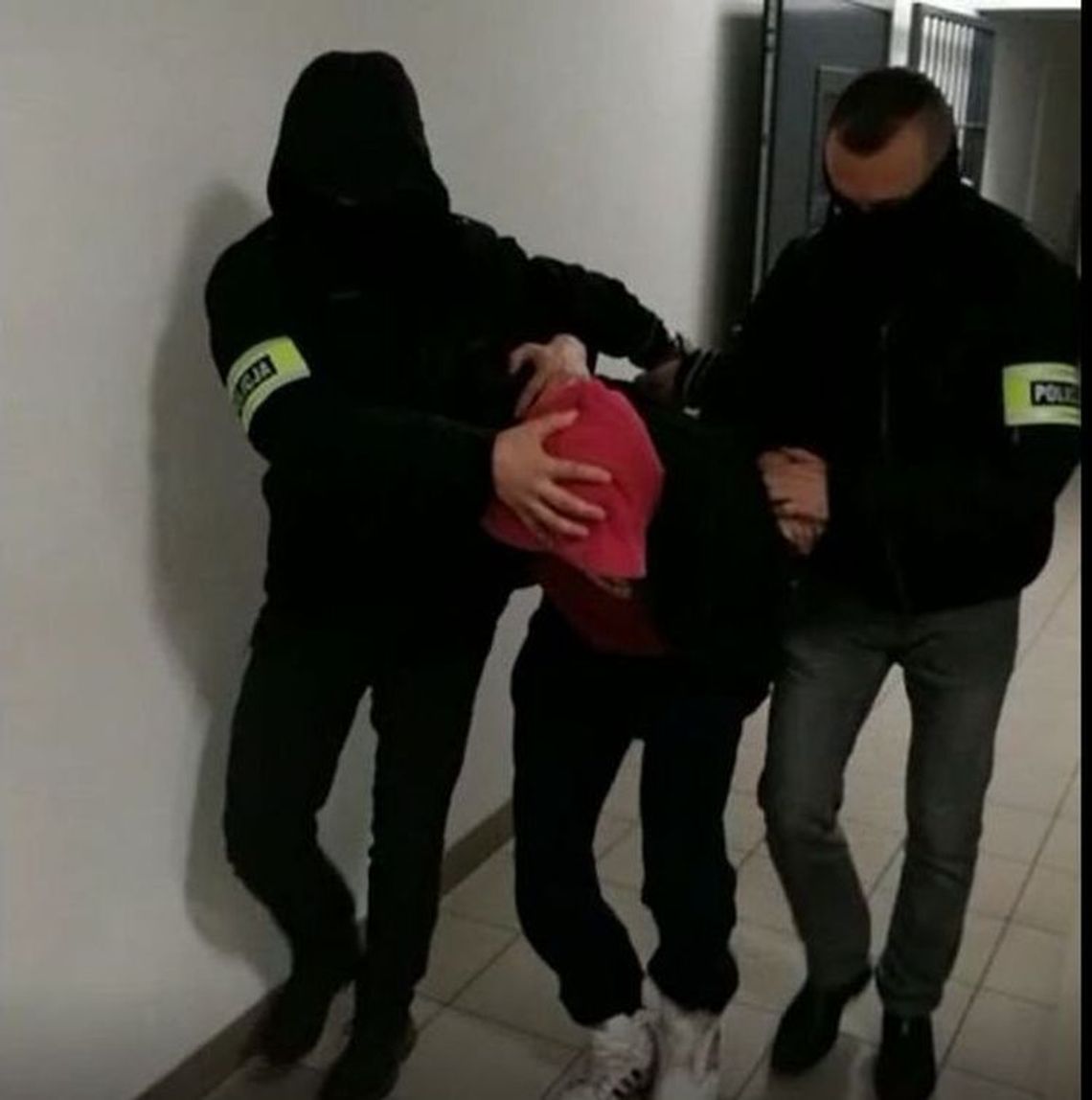 Oszust podający się za policjanta wpadł na poczcie Oszust podający się za policjanta wpadł na poczcie