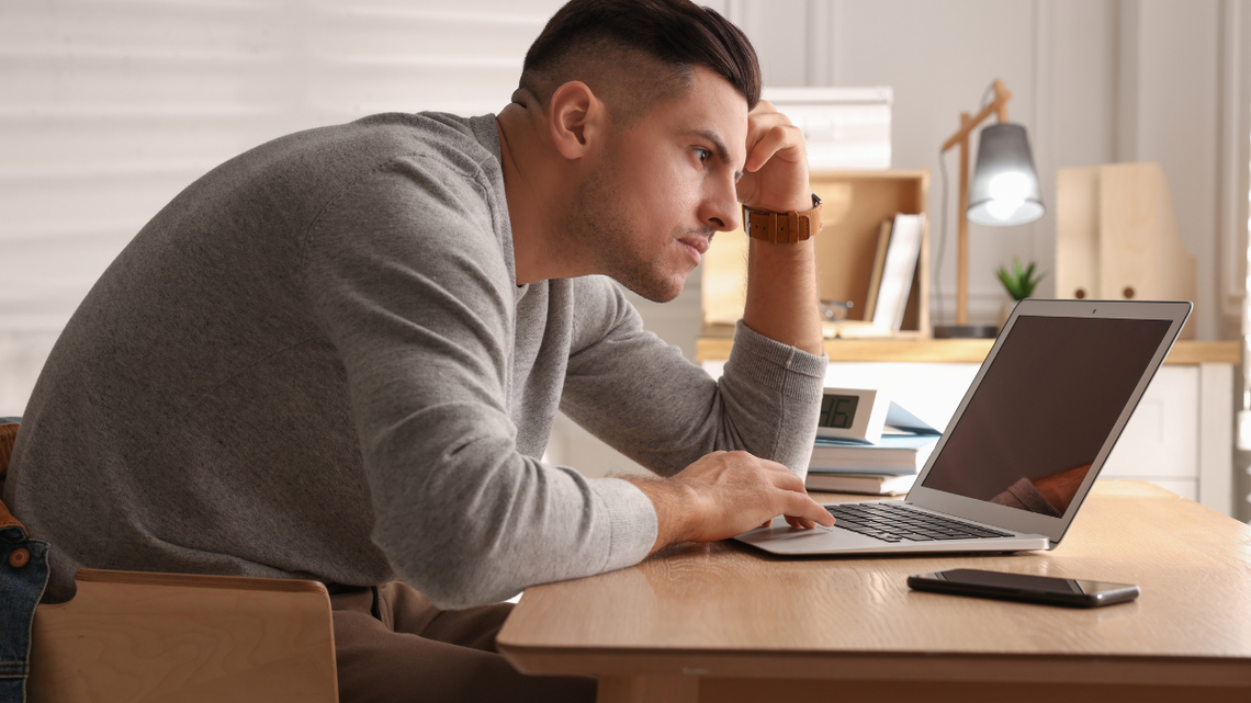 Jak działa oszustwo na robota? Dlaczego warto być czujnym i jak się chronić?