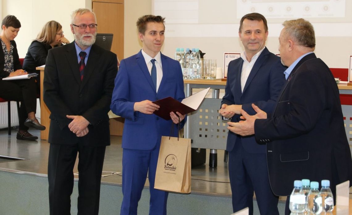 Otrzymali stypendia Rady Powiatu w Gryfinie [WIDEO]