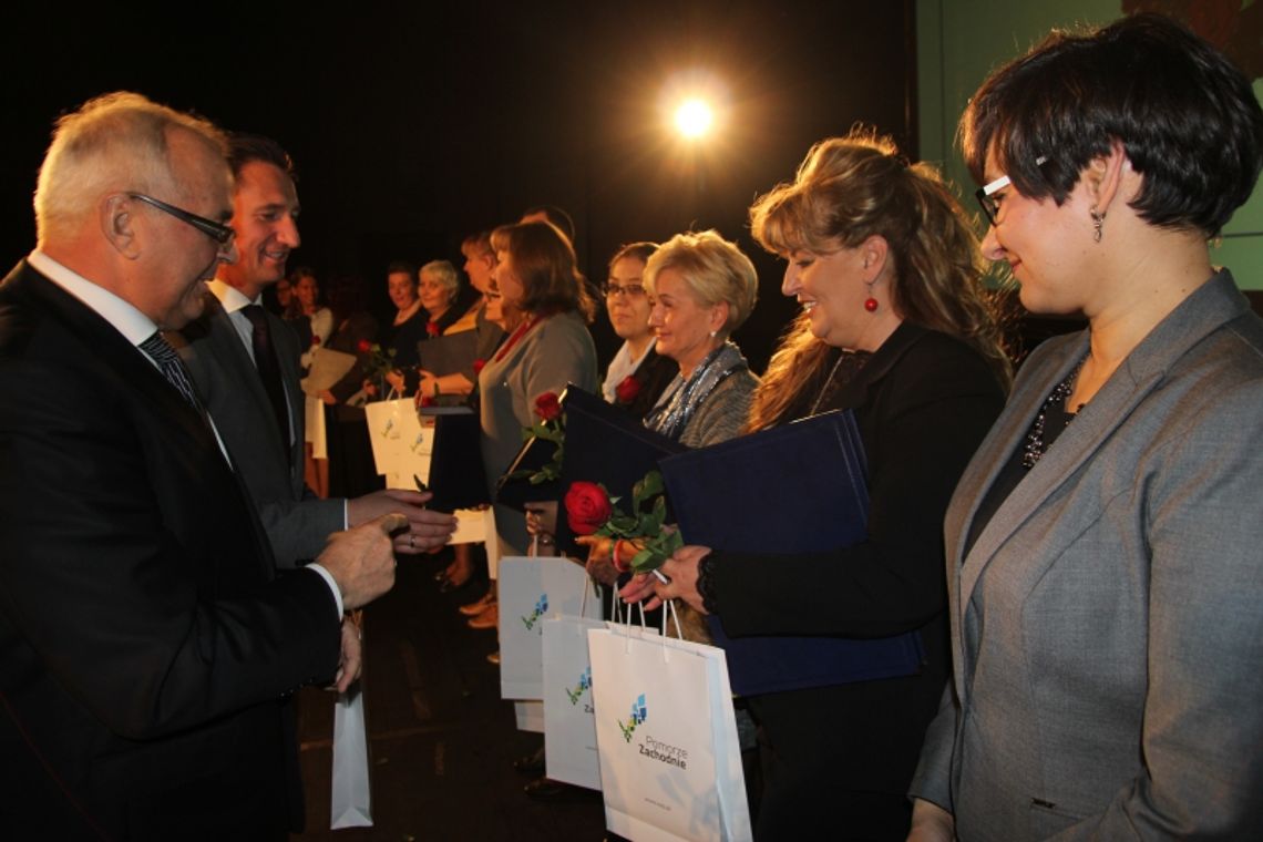 Otrzymali wyróżnienia z okazji Dnia Pracownika Socjalnego Otrzymali wyróżnienia z okazji Dnia Pracownika Socjalnego