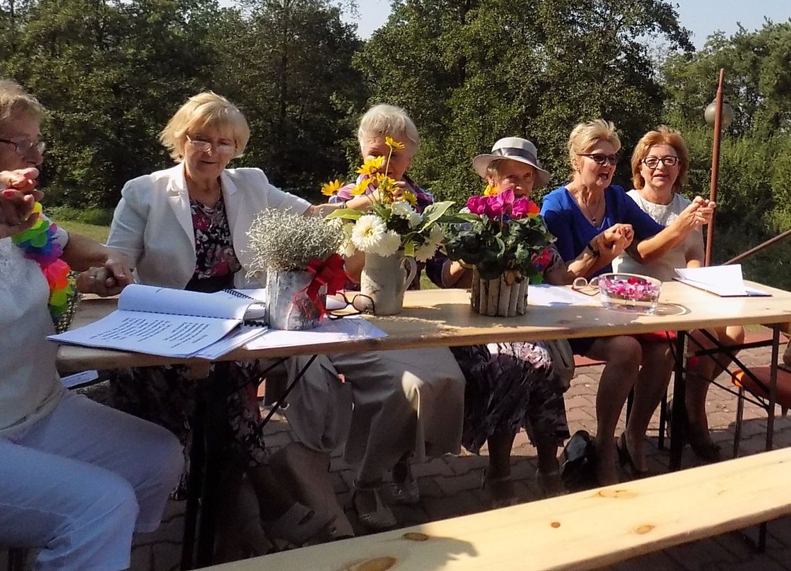 Otworzyli taras-ogród dla młodych duchem Otworzyli taras-ogród dla młodych duchem