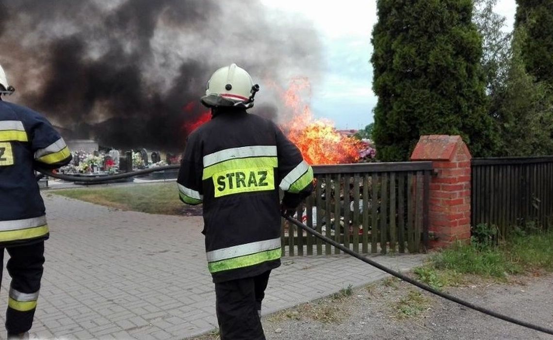 Palił się nawet... pomnik