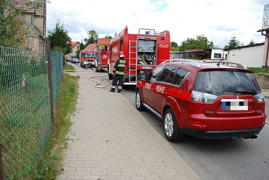 Paliły się drzwi i tapczan Paliły się drzwi i tapczan