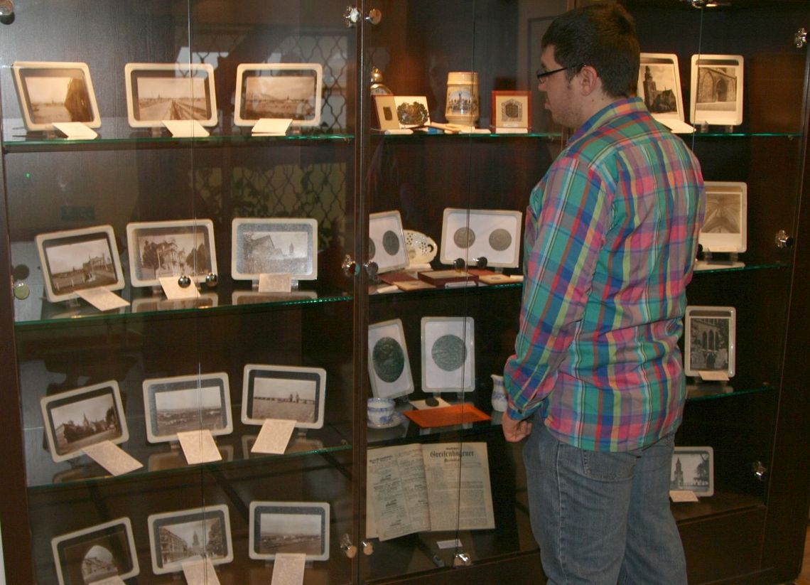 Pamiątki z dawnego Gryfina w bibliotecznej galerii Mansarda