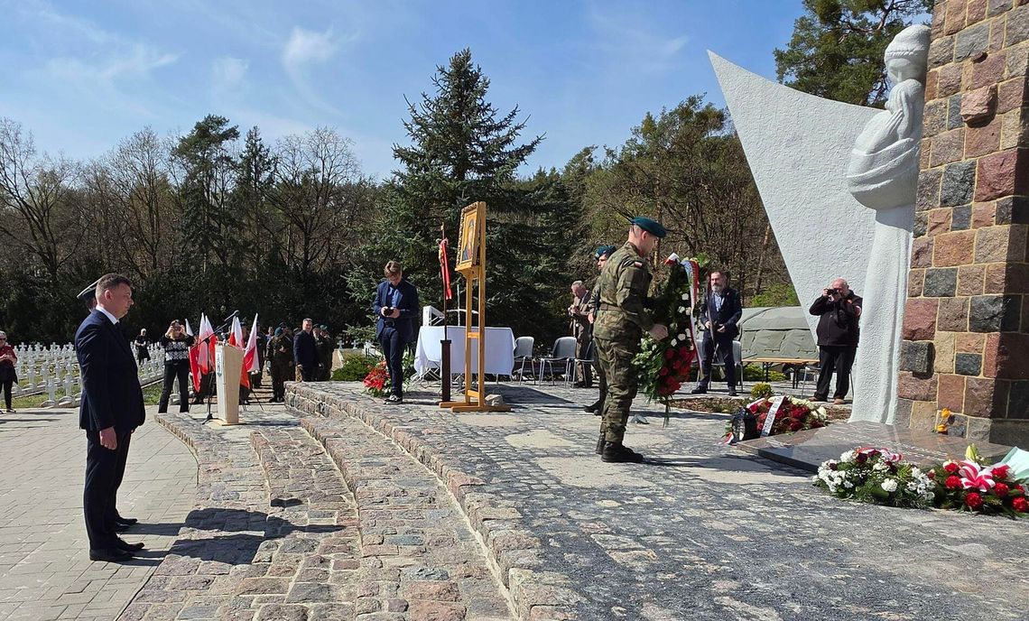 Pamięć wyryta w nadodrzańskiej ziemi. 81. rocznica forsowania Odry