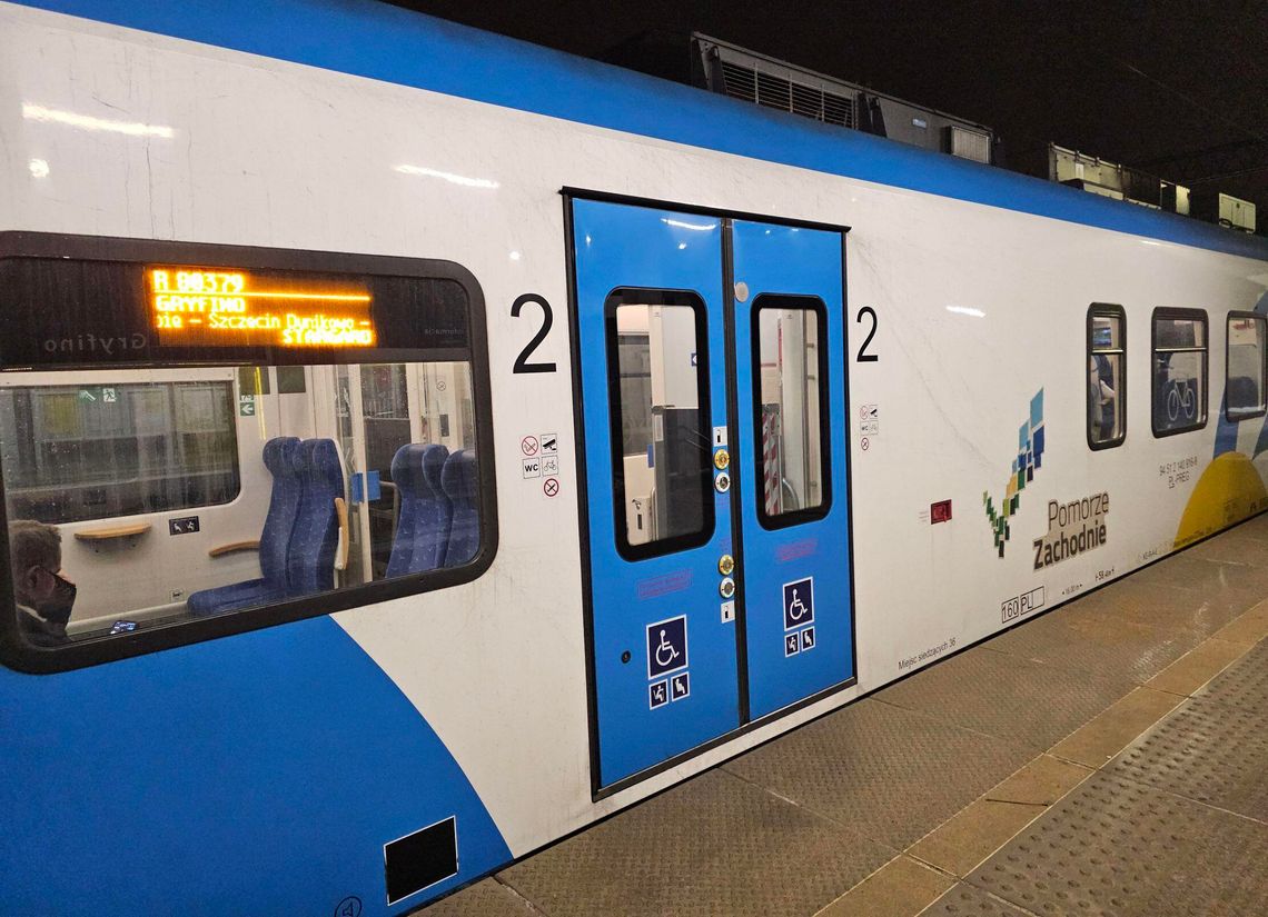 Paraliż na torach w Zachodniopomorskiem. Trwa walka z oblodzeniem sieci