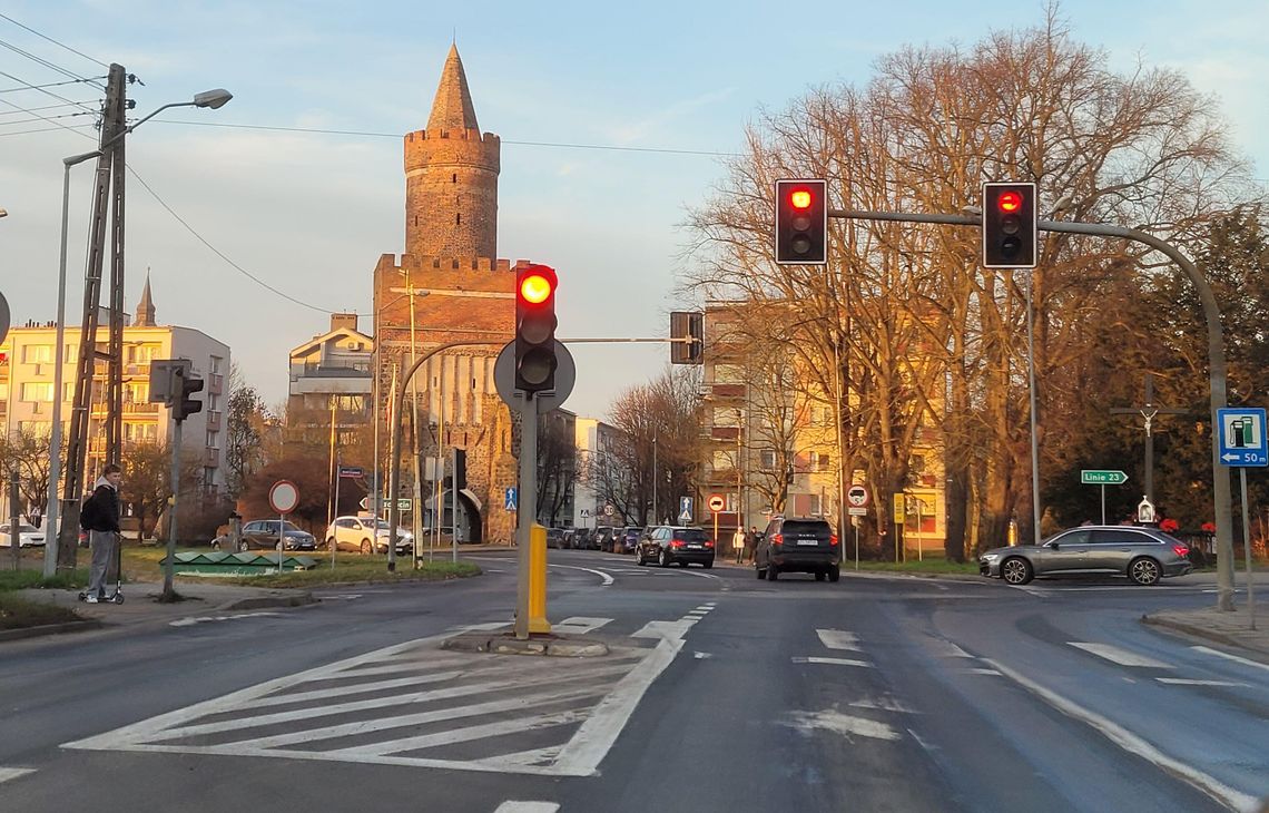 Paraliż w Gryfinie. Awaria świateł przy szkole zagraża bezpieczeństwu dzieci i kierowców