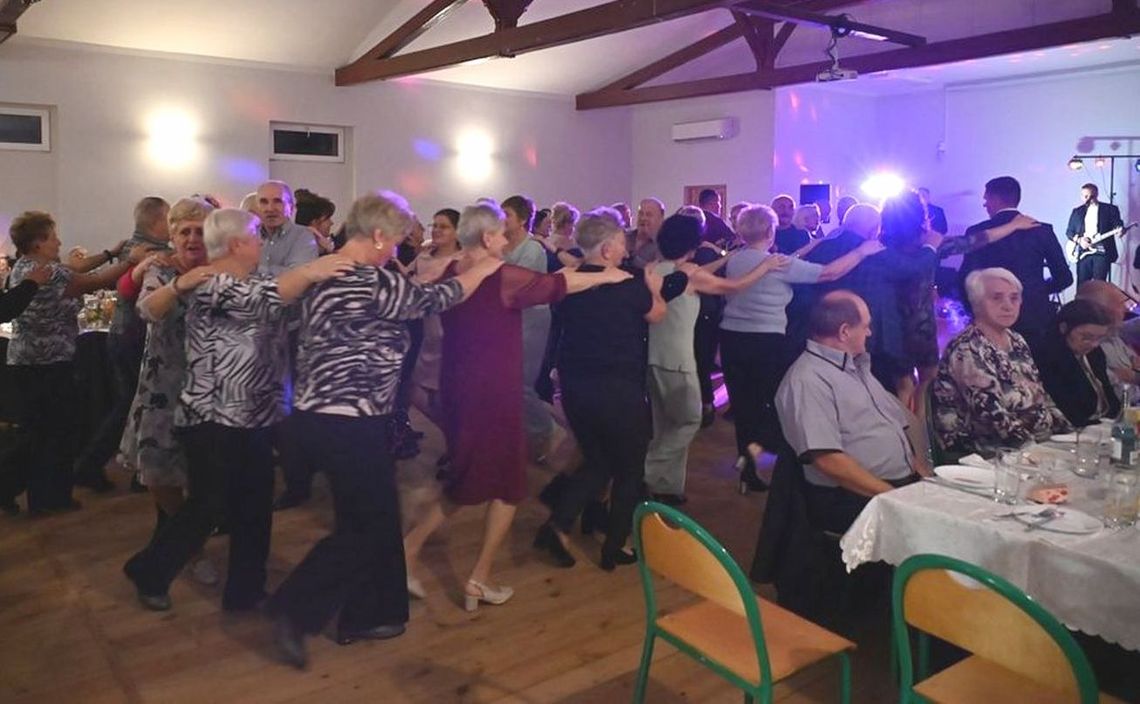 Bawili się pełni energii. Gminny dzień seniora świętowany z klasą