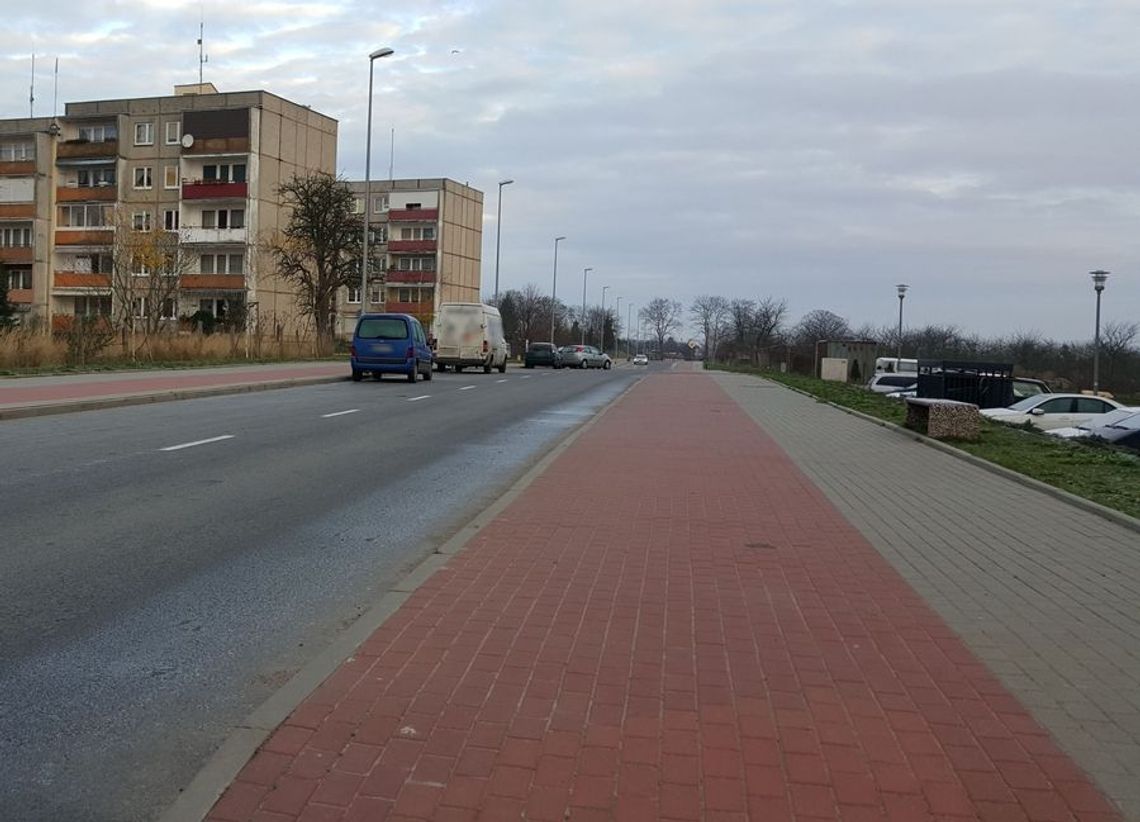 Parkowanie na Jana Pawła II i „prywatna bramka” do szkoły Parkowanie na Jana Pawła II i „prywatna bramka” do szkoły