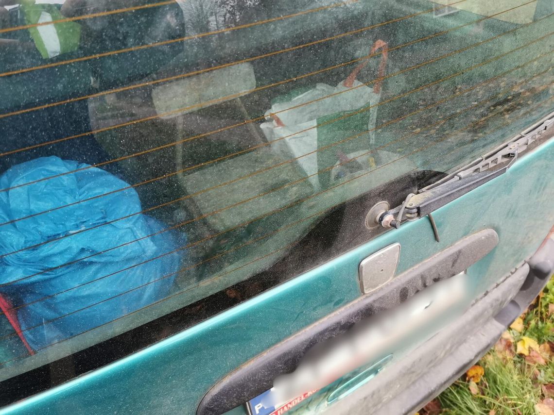 Pasażerka podróżowała w… bagażniku, siedząc na zwykłym krześle Pasażerka podróżowała w… bagażniku, siedząc na zwykłym krześle