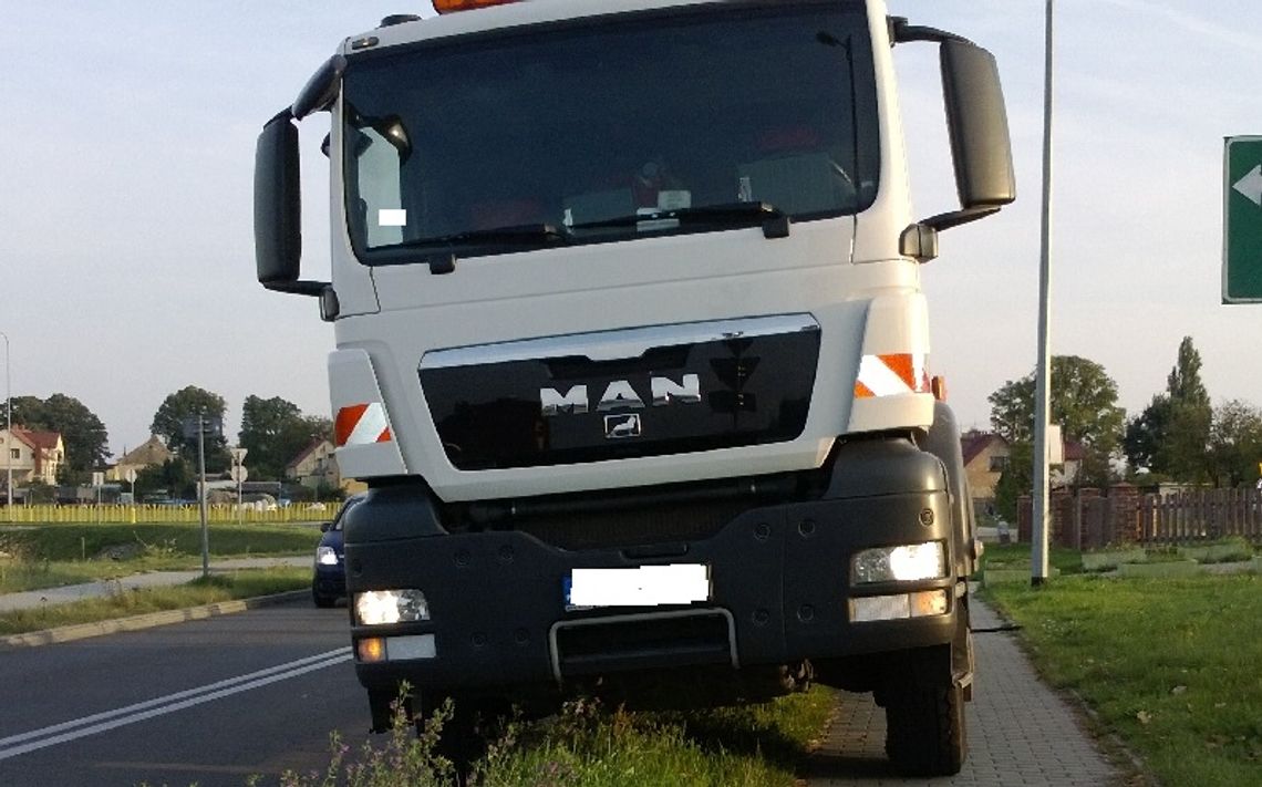 Pasik z PUK przeprasza za parkowanie samochodu na chodniku Pasik z PUK przeprasza za parkowanie samochodu na chodniku