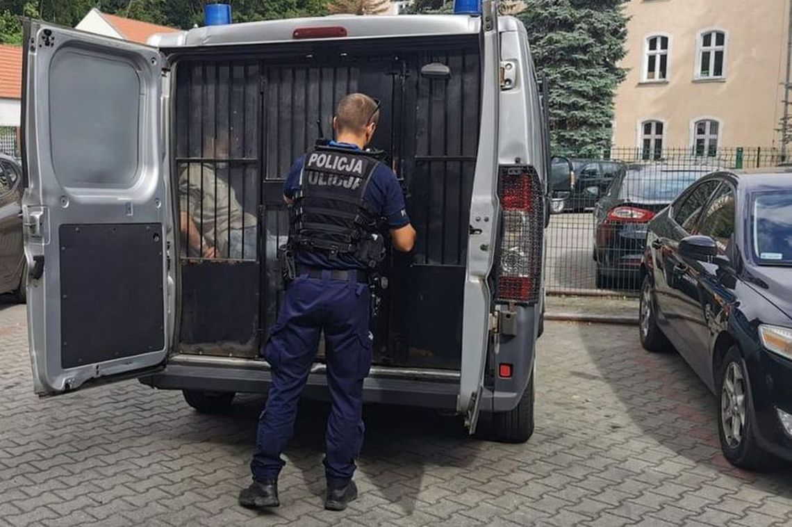 Pedofil grasował po gminie Gryfino. Ujęli go gryfińscy policjanci