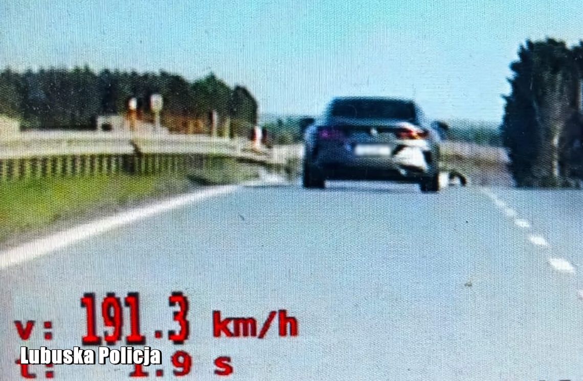 Pędził BMW trasą S3 prawie 200 km/h. dla kierowcy słony mandat i nie tylko Pędził BMW trasą S3 prawie 200 km/h. dla kierowcy słony mandat i nie tylko