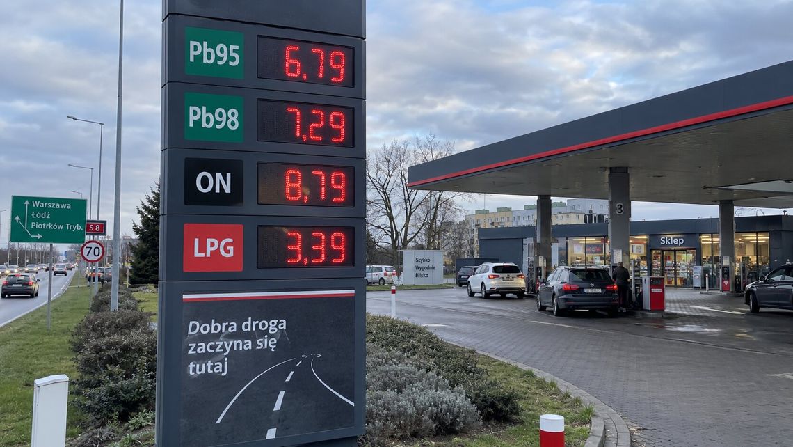 Podwyżki na stacjach paliw nie hamują. Zobacz ile wyniesie rachunek za tankowanie w tym tygodniu Podwyżki na stacjach paliw nie hamują. Zobacz ile wyniesie rachunek za tankowanie w tym tygodniu