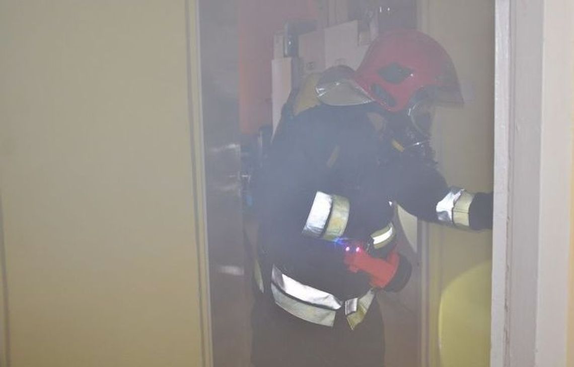 Petarda wybuchła w budynku mieszkalnym. Interweniowała straż