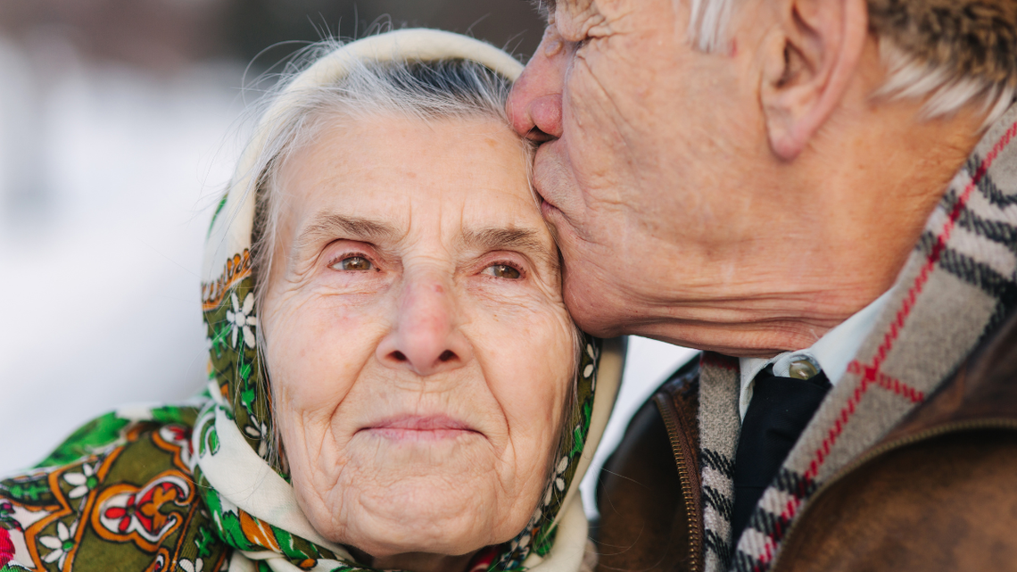 Prezenty na rocznicę ślubu. Proponują co pięć lat niezłą sumkę