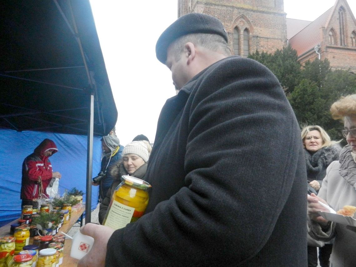 Pierwszego dnia było słabo. Natomiast nazajutrz bardzo dobrze Pierwszego dnia było słabo. Natomiast nazajutrz bardzo dobrze