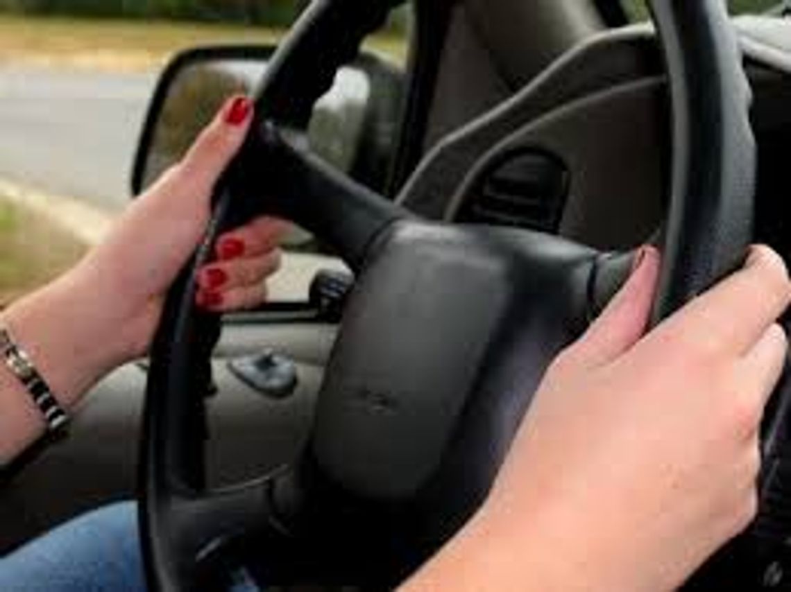 Pijana za kierownicą i nietrzeźwy motorowerzysta Pijana za kierownicą i nietrzeźwy motorowerzysta