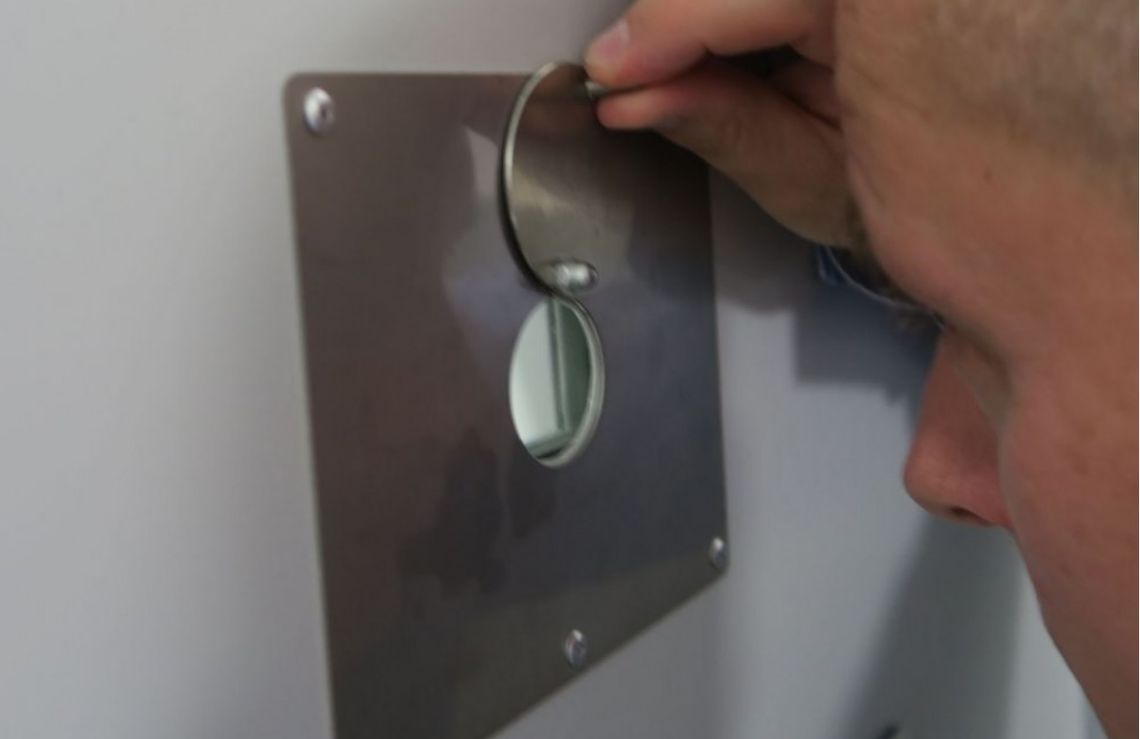 Pijanego kierowcę z aresztu zabrało pogotowie Pijanego kierowcę z aresztu zabrało pogotowie