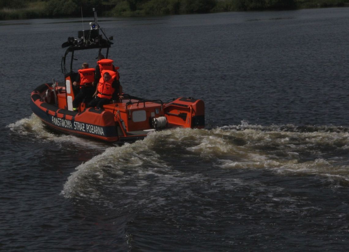 Pijani mężczyźni ratując kolegę wpadli do Odry