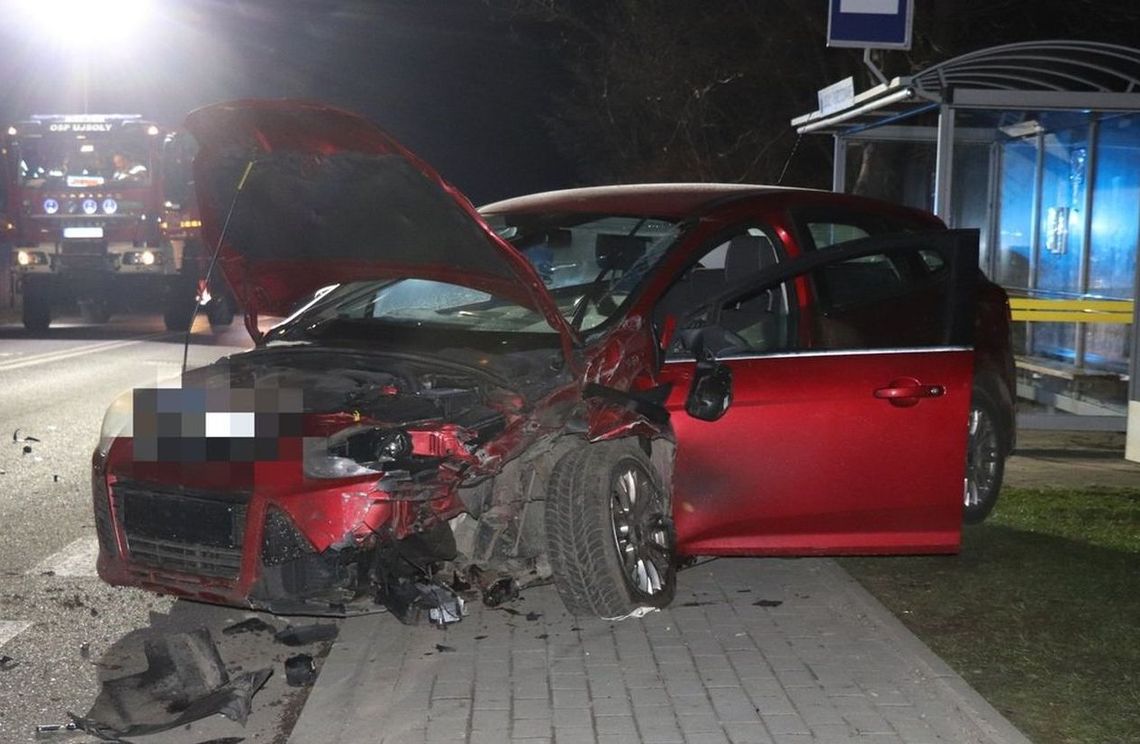 Pijany 22-latek bez prawa jazdy wjechał w ludzi stojących przy przystanku