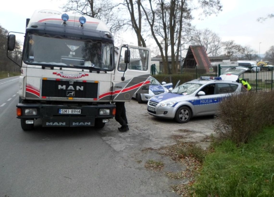 Pijany bez prawka jechał tirem przez miasto Pijany bez prawka jechał tirem przez miasto
