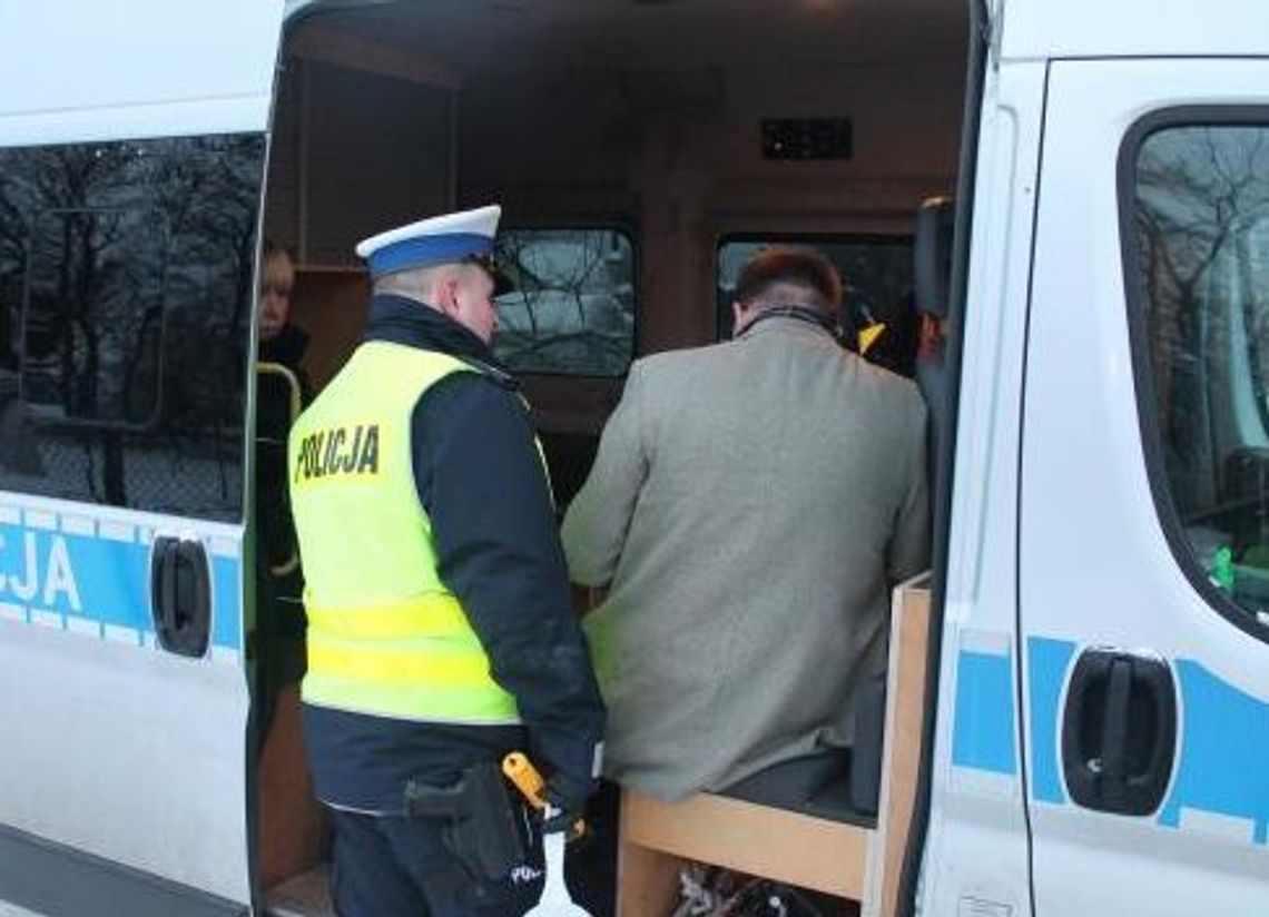 Pijany Dominik za kółkiem Pijany Dominik za kółkiem