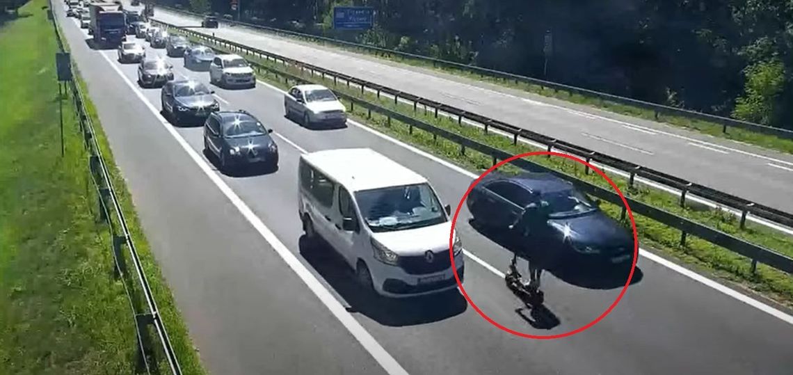 Pijany na hulajnodze na autostradzie. Jechał pod prąd [WIDEO]