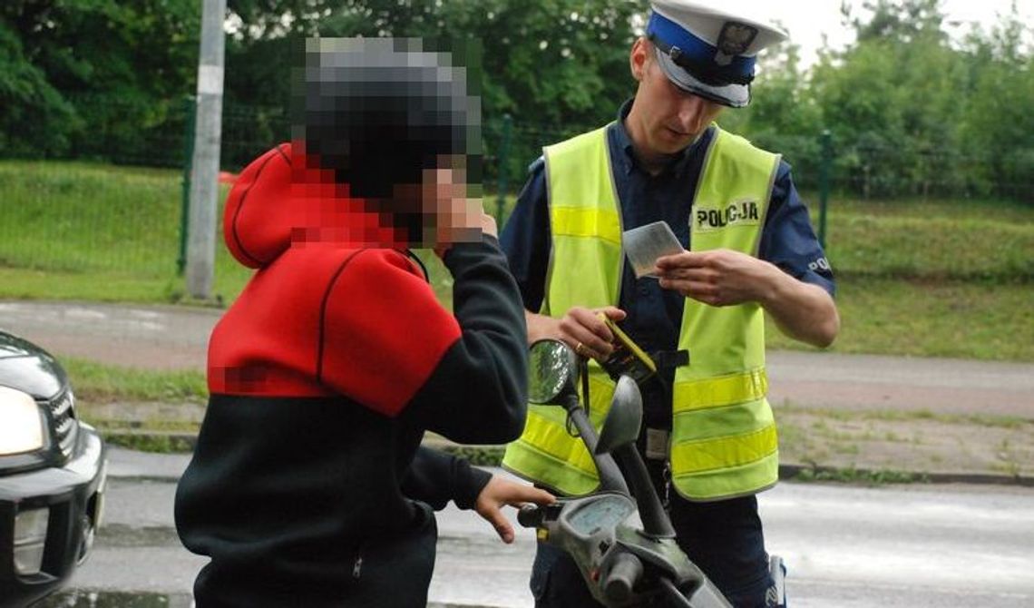 Pijany jechał motorowerem Pijany jechał motorowerem