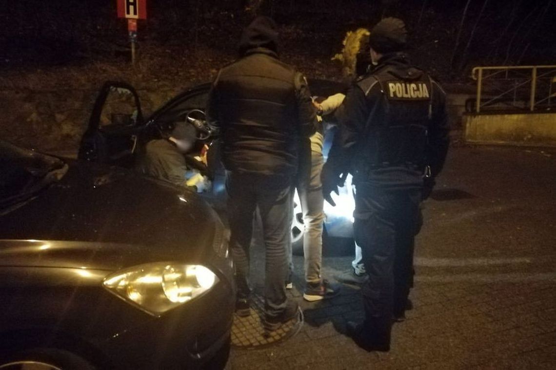 Pijany nastolatek wiózł 15-latka i nie zmieścił się na zakręcie. Co mu teraz grozi przed sądem w Gryfinie? Pijany nastolatek wiózł 15-latka i nie zmieścił się na zakręcie. Co mu teraz grozi przed sądem w Gryfinie?