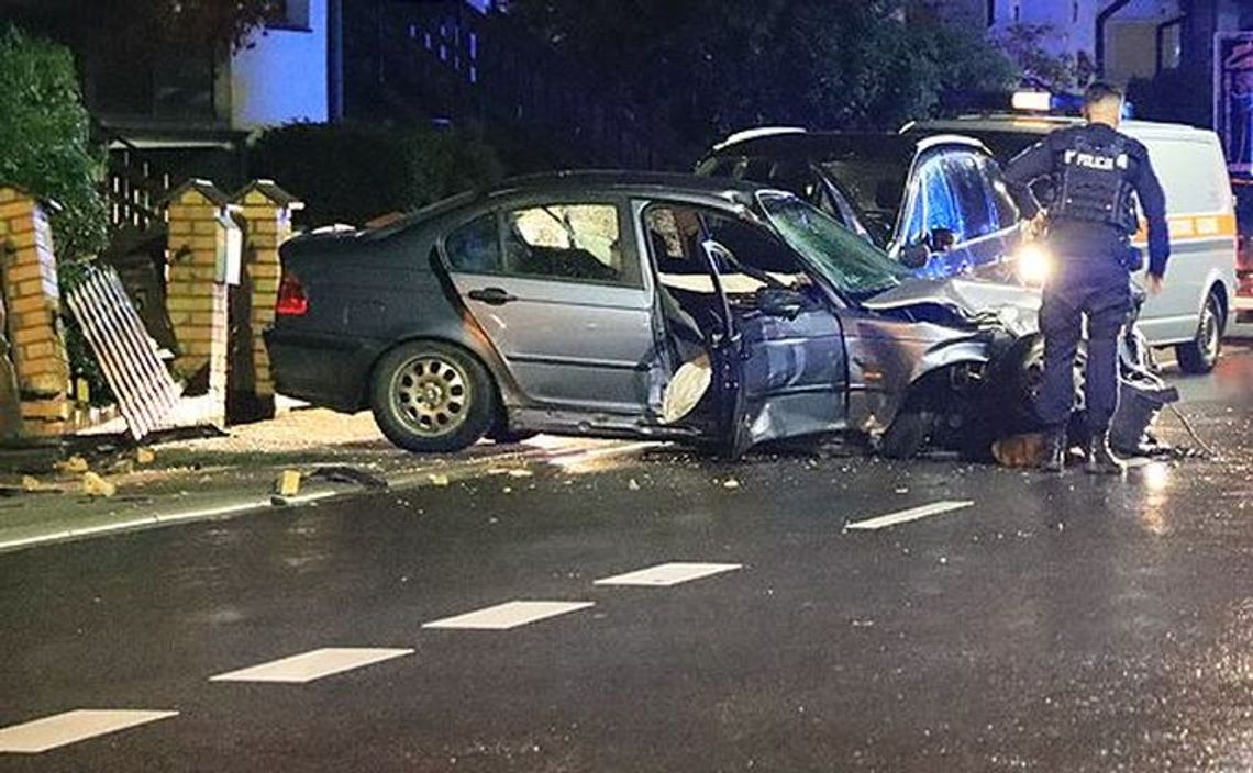 Pijany w BMW wjechał z impetem w ogrodzenie Pijany w BMW wjechał z impetem w ogrodzenie