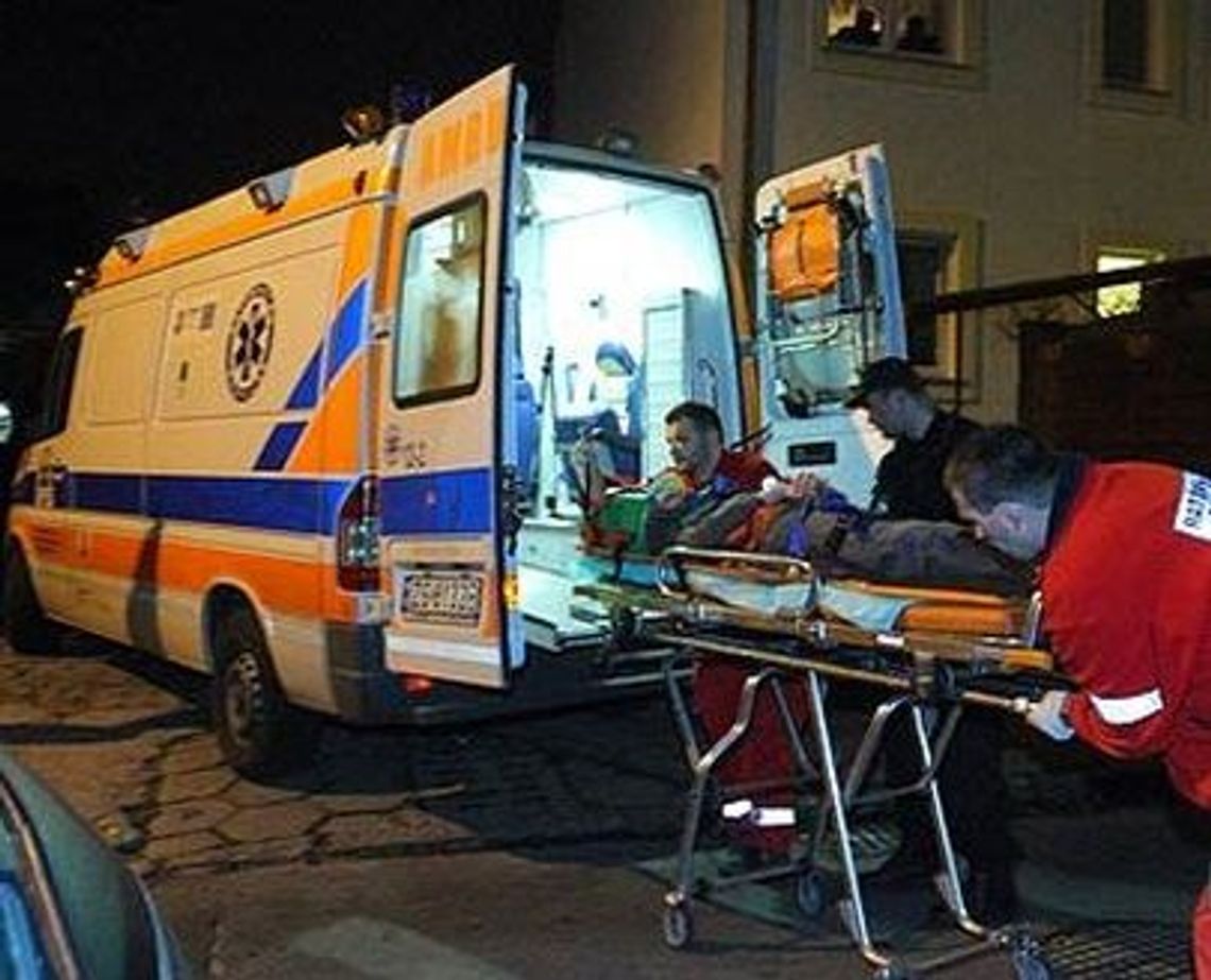 Pijany wyleciał przez okno z drugiego piętra Pijany wyleciał przez okno z drugiego piętra