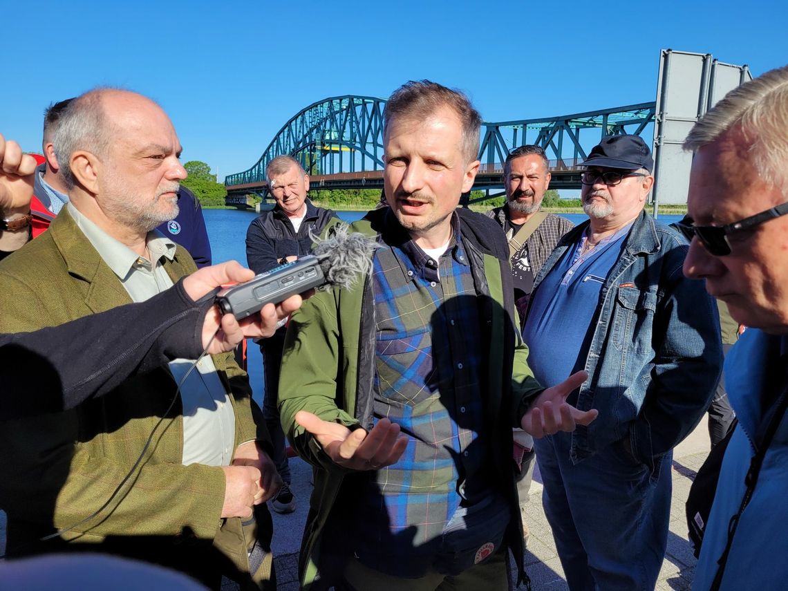 Pikieta na nabrzeżu powitała ministra. Sprzeciw wobec Parku Narodowego