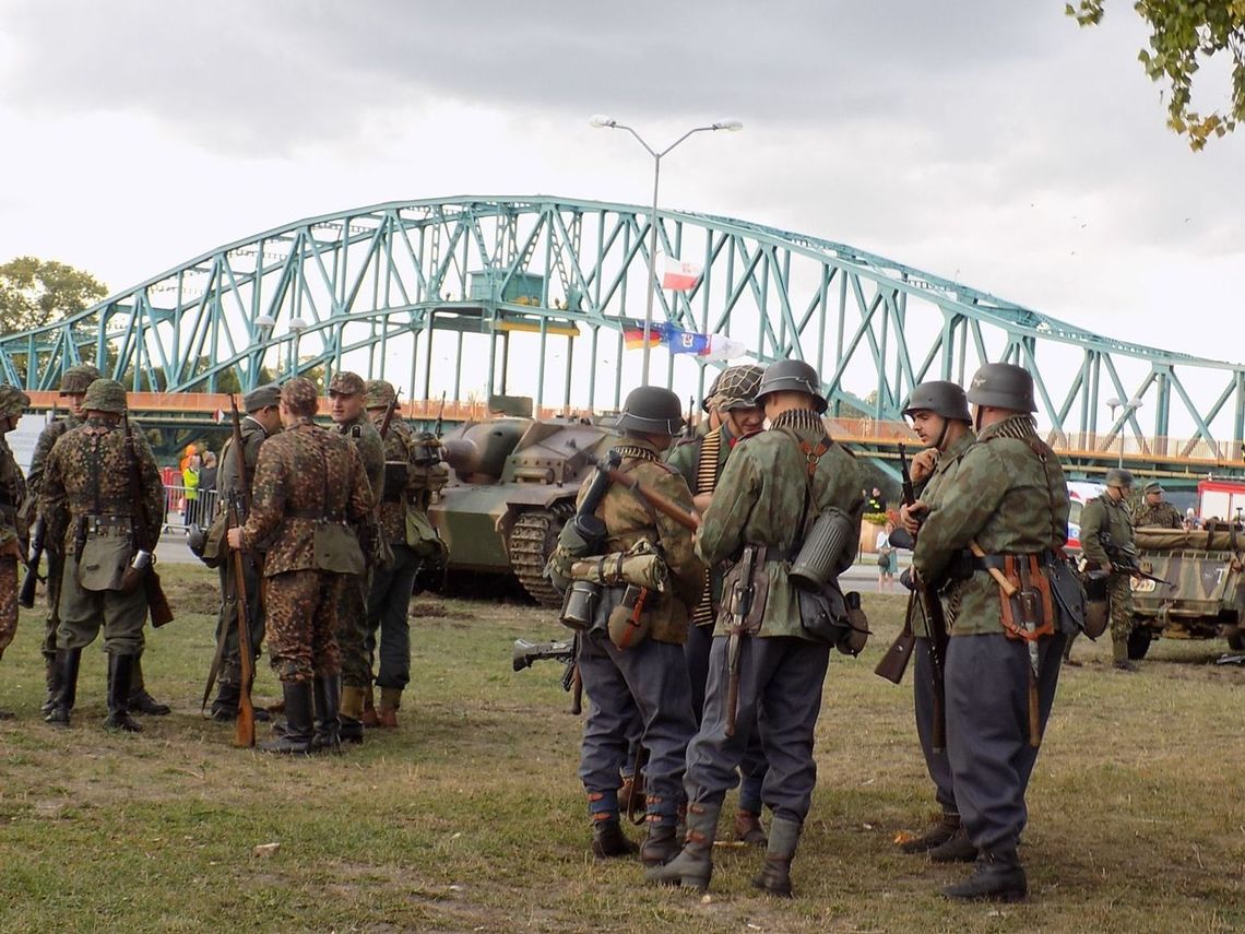 Piknik nad Odrą. Rekonstruktorzy w Gryfinie [PROGRAM] [FOTO SPRZED LAT]