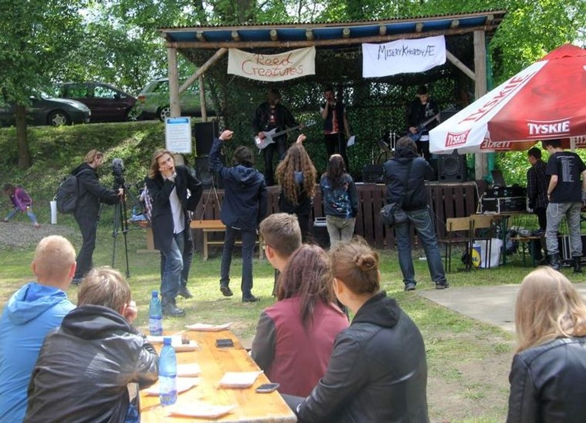 Piknik rowerowy organizowany przez księdza