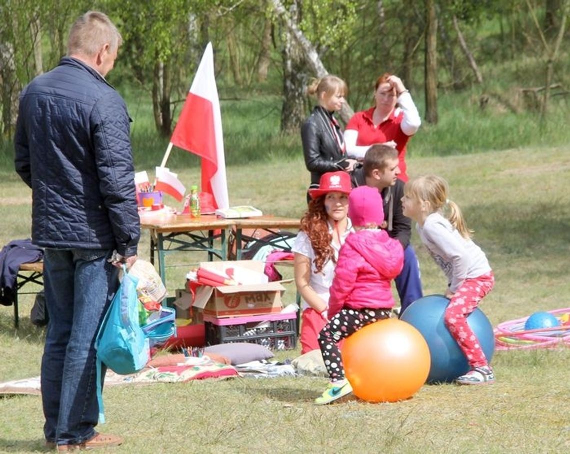Piknik w biało-czerwonych barwach Piknik w biało-czerwonych barwach