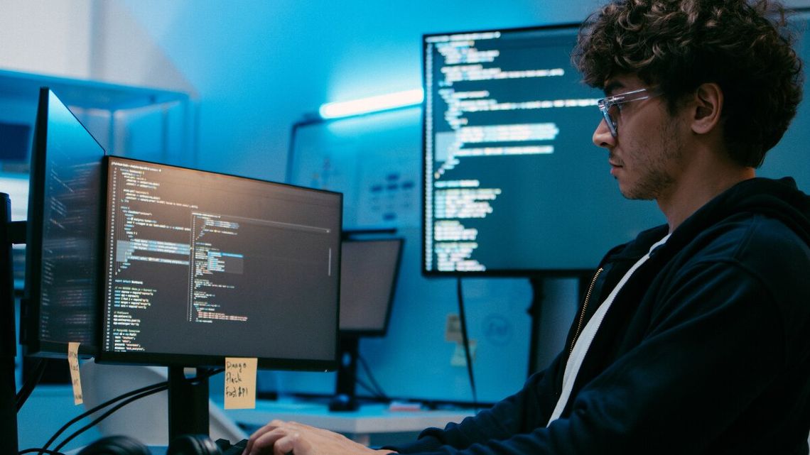 Zarobki w Polsce. Sektor publiczny zarabia o 60% więcej niż prywatny? Nowe dane GUS o medianie