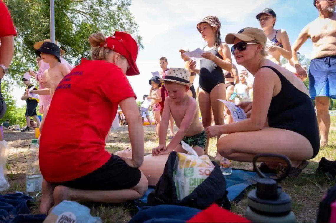 Plaża w Steklnie już działa! Sezon wystartował z pompą, pokazami i... nagłym alarmem Plaża w Steklnie już działa! Sezon wystartował z pompą, pokazami i... nagłym alarmem