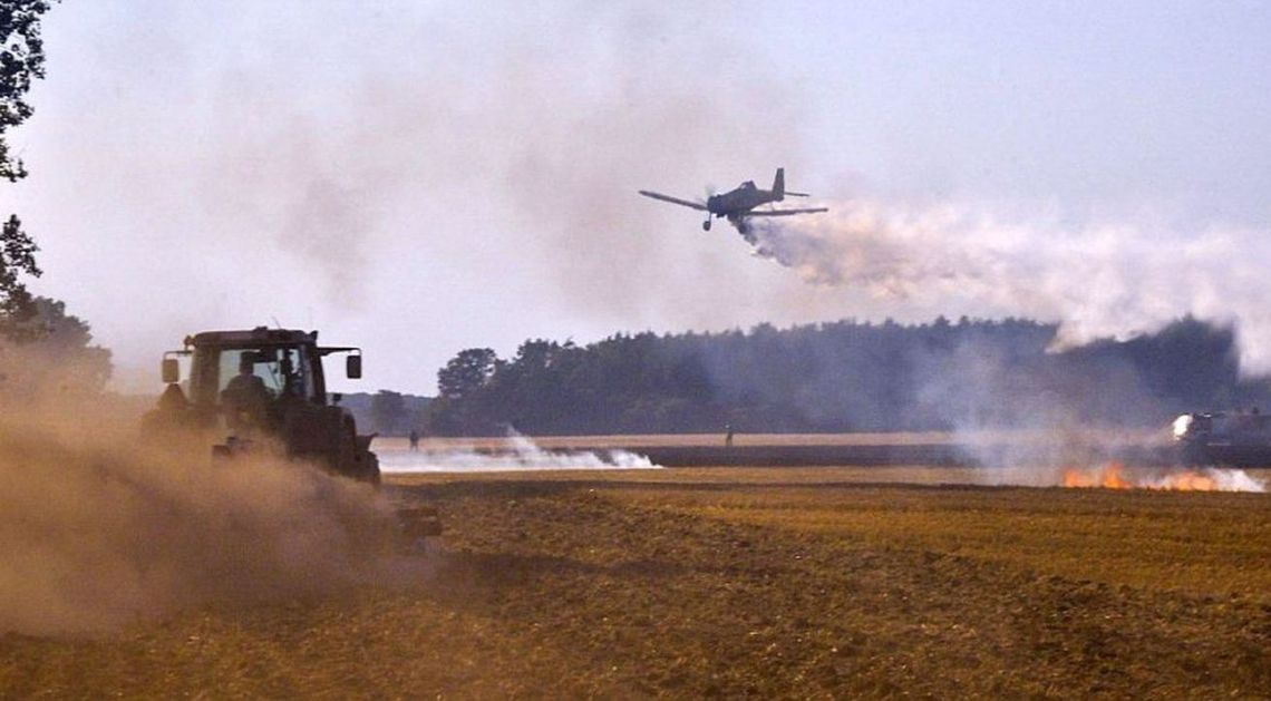 Płoną ścierniska. Akcje na drodze