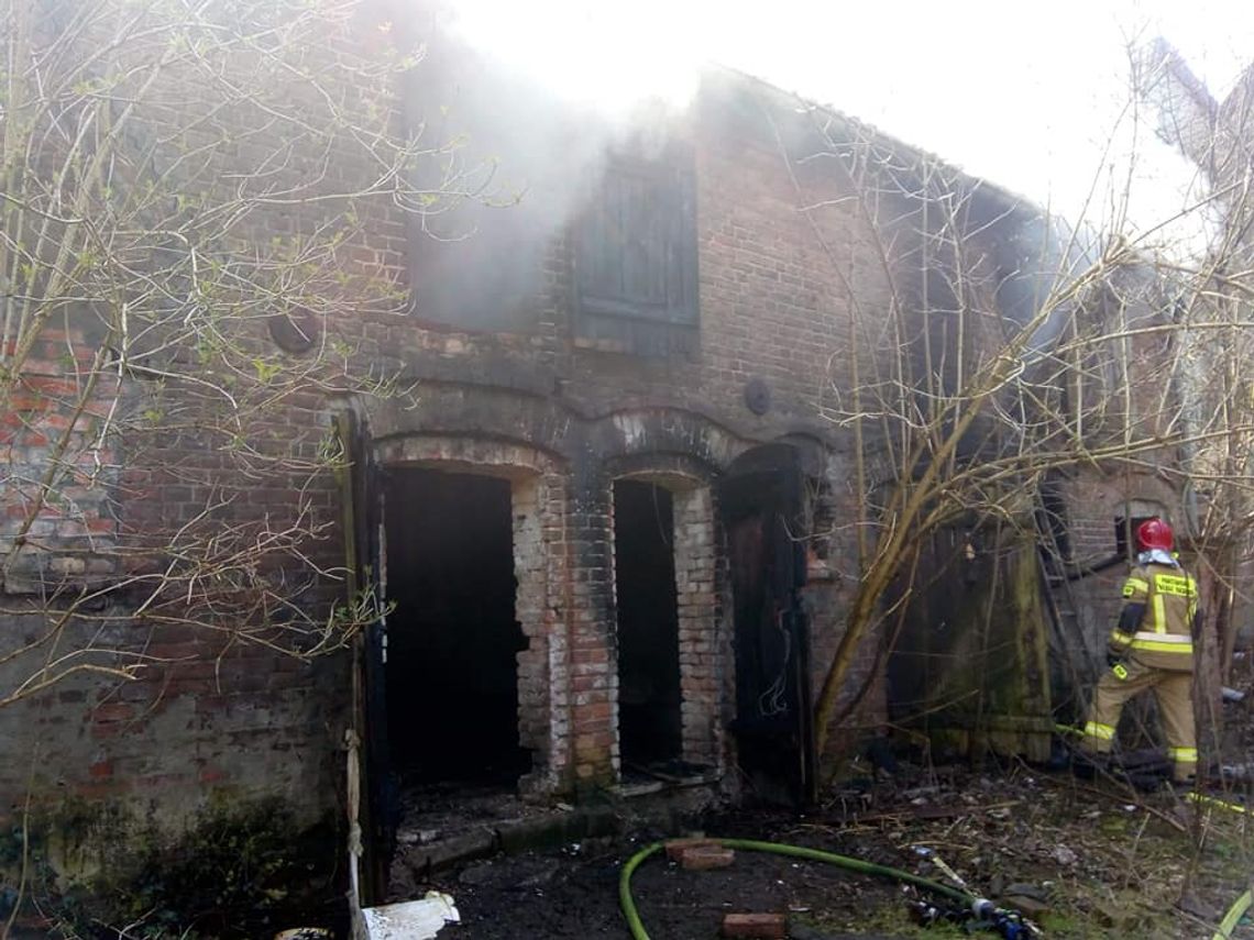 Płonął budynek niedaleko domu Stanisławy Siarkiewicz