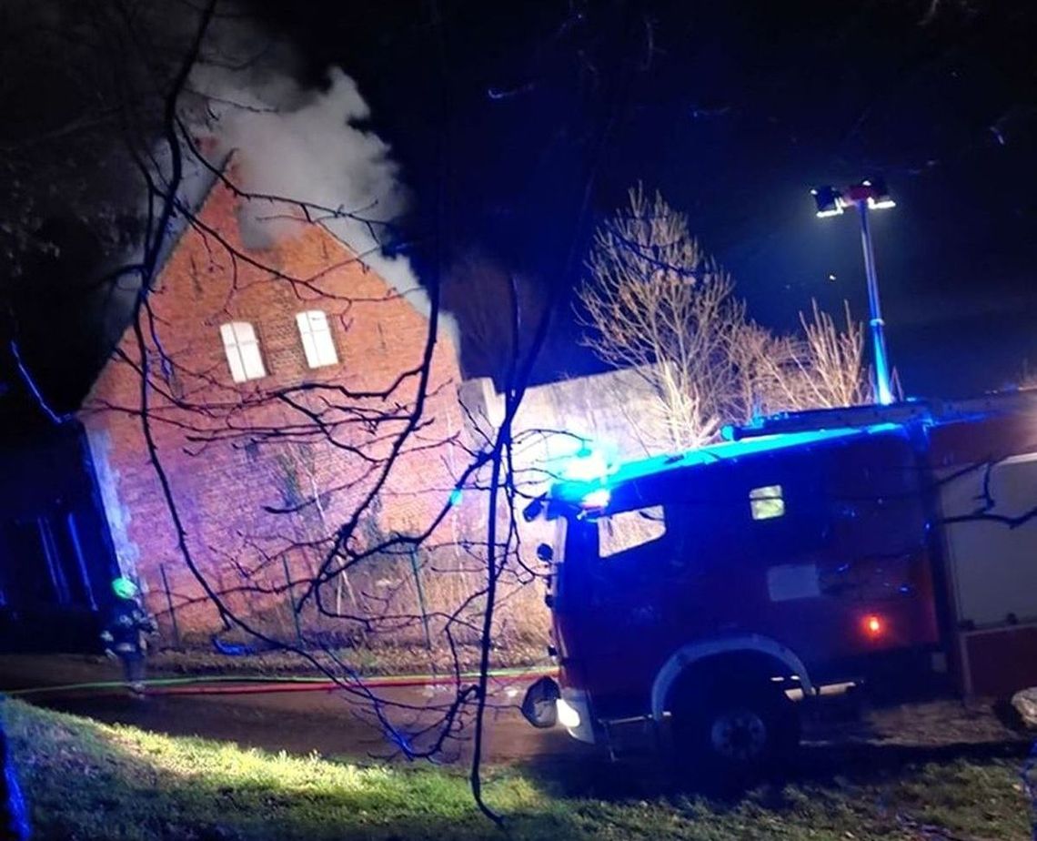 Płonie budynek [FOTO, WIDEO]